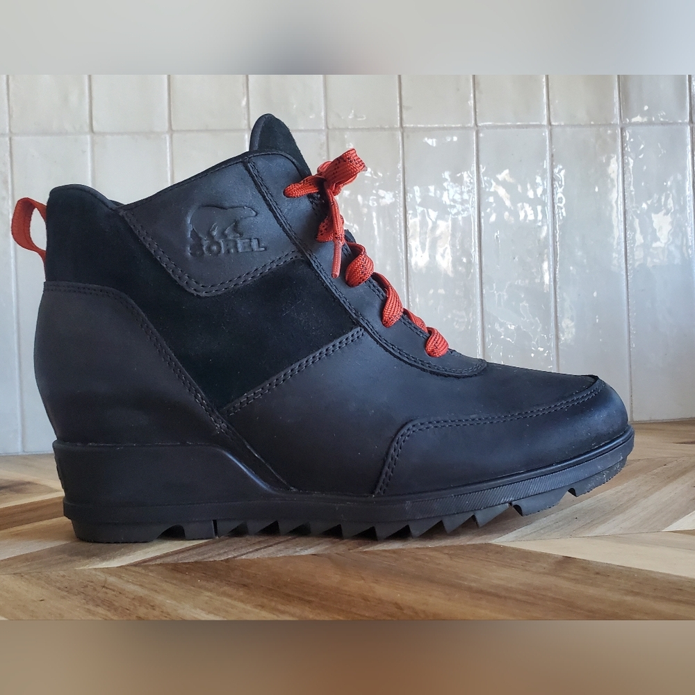 Sorel Women's Black Boots with Red Laces